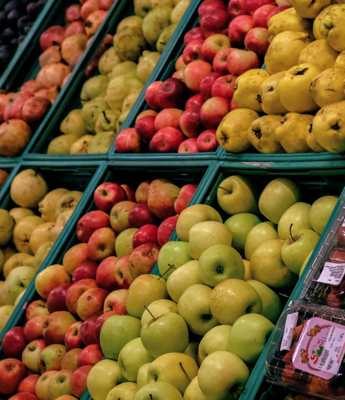 Colorful assortment of fresh apples and pears at a market in Istanbul, showcasing organic produce.